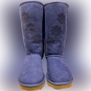 VTG UGG RARE CLASSIC TALL FLORAL MOTIF BOOTS BLUE SZ:7 sheep shearling SN 3063